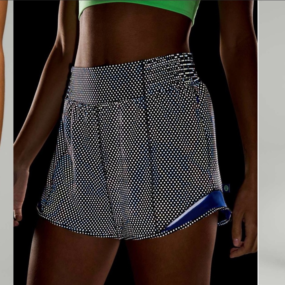 RARE Lululemon Limited Edition Reflective Hotty Hot Shorts Multi Psychic. Size 4 - Picture 3 of 10